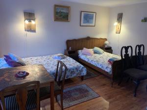 Postel nebo postele na pokoji v ubytování Rüütli - Cute Old Town Apartment - 2 big beds, free parking