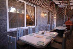 Restoran atau tempat lain untuk makan di RAJA KA BAGH - A Boutique Hotel +67 gambar