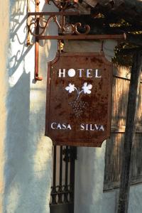 a sign for a hotel on the side of a building at Hotel Casa Silva in San Fernando