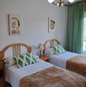 two beds sitting next to each other in a room at Apartamento con vistas al mar en la playa de Vilagarcia - O Feitizo in Vilagarcia de Arousa