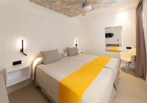 Ένα ή περισσότερα κρεβάτια σε δωμάτιο στο Hotel Oasis Plaza +39 φωτογραφίες