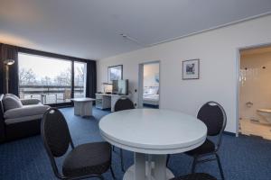 Posezení v ubytování Fletcher Hotel-Restaurant Arnsberg-Sauerland