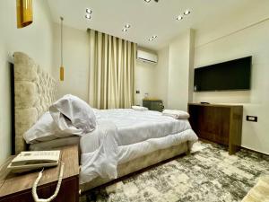 A television and/or entertainment centre at Shiny Pyramids "New Pyramids Gate"