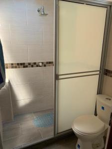 a bathroom with a shower with a toilet at Apt vacacional 301 in Doradal