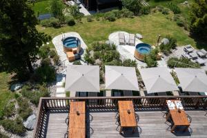 Bazén v ubytování Chandolin Boutique Hotel nebo v jeho okolí