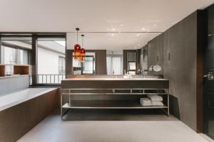Posteľ alebo postele v izbe v ubytovaní BoHo Hotel Budapest - Small Luxury Hotels