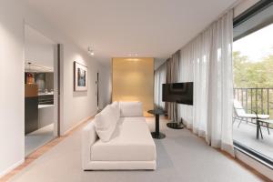 Televízia a/alebo spoločenská miestnosť v ubytovaní BoHo Hotel Budapest - Small Luxury Hotels