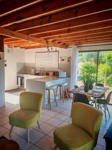 Η κουζίνα ή μικρή κουζίνα στο Kingfisher Cabin