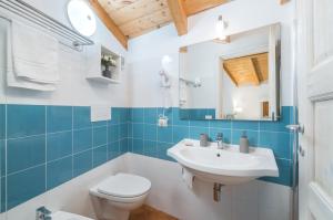A bathroom at Bosa Queen House
