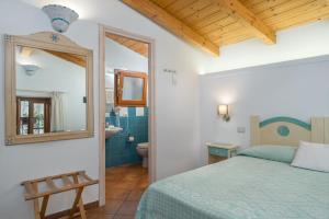 A bed or beds in a room at Bosa Queen House