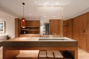 Kuchyňa alebo kuchynka v ubytovaní BoHo Hotel Budapest - Small Luxury Hotels