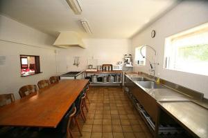 Η κουζίνα ή μικρή κουζίνα στο Kampeerboerderij Diever