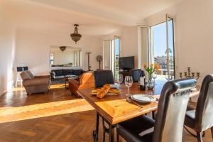 Ambassador Palace AP2095 by Riviera Holiday Homes