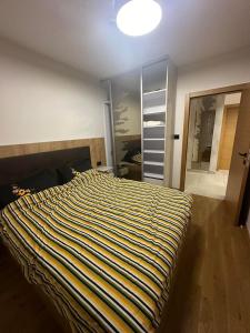 Postel nebo postele na pokoji v ubytování Jahorinska Vila - Srce Jahorine III