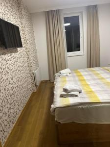 Postel nebo postele na pokoji v ubytování Jahorinska Vila - Srce Jahorine III