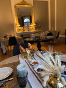 Gallery image of Chateau Des Eyres Ex Chartreuse des Eyres in Podensac +34 photos