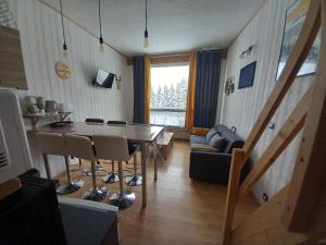 Χώρος καθιστικού στο Studio rénové au pied des pistes, idéal pour 4 pers, avec WiFi, animaux acceptés, casier à skis inclus - FR-1-787-54