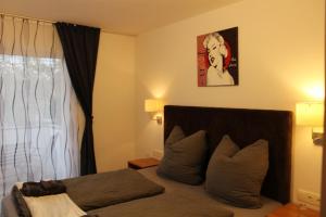 Postel nebo postele na pokoji v ubytování Burghotel - Das Original