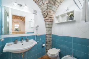 A bathroom at Bosa Queen House