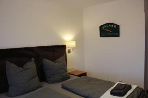 Postel nebo postele na pokoji v ubytování Burghotel - Das Original
