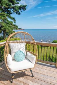 Galeriebild der Unterkunft Waterfront Cottage beach access in Stratford