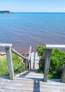 Galeriebild der Unterkunft Waterfront Cottage beach access in Stratford + 52 Fotos