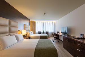 Postel nebo postele na pokoji v ubytování Hotel Estelar Milla De Oro