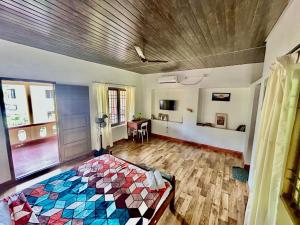 Postel nebo postele na pokoji v ubytování Mango Tree Villa