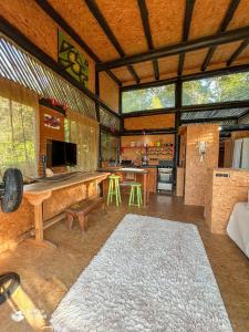 Μια τηλεόραση ή/και κέντρο ψυχαγωγίας στο Chalés Ayty