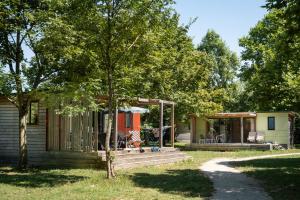 Zahrada ubytování Huttopia La Plage Blanche