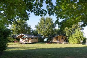 Zahrada ubytování Huttopia La Plage Blanche + 18 fotografií