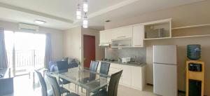 Η κουζίνα ή μικρή κουζίνα στο Stunning Comfy Spacious Apartment at the Heart of Jakarta
