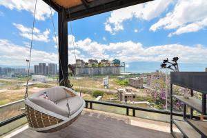 Dali Listening Seaview Villa大理听城海景别墅的阳台或露台