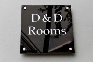 a sign on a wall that reads ddd rooms at D&D rooms Nafplio in Nafplio