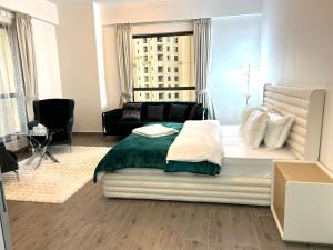 Postel nebo postele na pokoji v ubytování ROYAL BEACH RESIDENCES 2