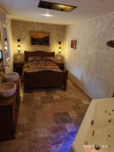 a bedroom with a bed and a bath tub at Appartement insolite au Ranch Wamakiti in Le Soler