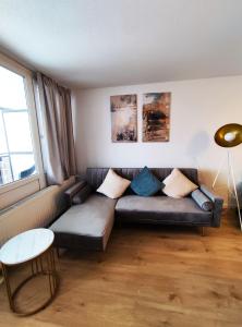 Posezení v ubytování 2-Zimmer Wohnung, Pools, Sauna und Balkon