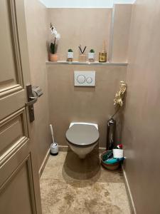 Bilik mandi di Domaine Azad Auriol +11 gambar