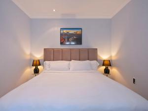 Voodi või voodid majutusasutuse Habitas Stay Barcelona toas