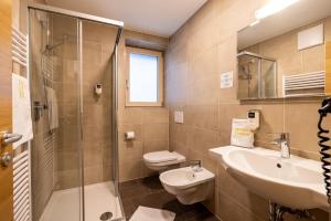 Koupelna v ubytování B&B Hotel Sonneck + 33 fotografií