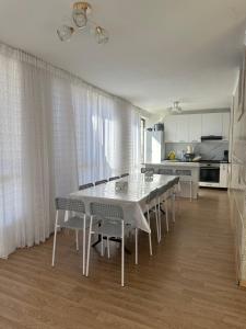 a dining room with a table and chairs in a kitchen at Коттедж Иссык-Куль Бостери Киргизия in Bosteri