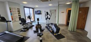 Fitness centrum a/nebo fitness zařízení v ubytování Brit Hotel Vendée Mer