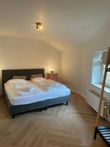 Postel nebo postele na pokoji v ubytování Valley View 3 Atmospheric 5 person holiday home near Valkenburg