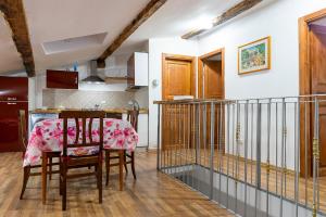 a kitchen and dining room with a table and chairs at Emidio e Carmen in Pescocostanzo