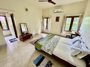 Postel nebo postele na pokoji v ubytování Mango Tree Villa