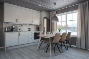 Kuchyň nebo kuchyňský kout v ubytování Skarvrusäterns Fjällby - Tänndalen