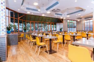 A restaurant or other place to eat at HOVIMA Panorama