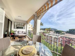 un balcón con vista al mar en Riviera-King-Studio, en Villefranche-sur-Mer