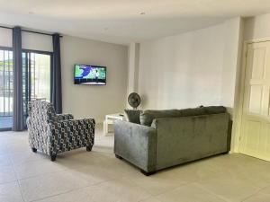 TV a/nebo společenská místnost v ubytování MGM Apartments Paramaribo