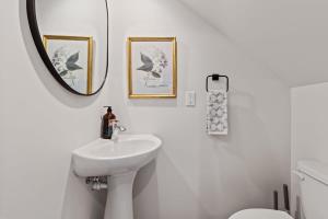 Ένα μπάνιο στο Charming Townhome - New Construction +10 φωτογραφίες